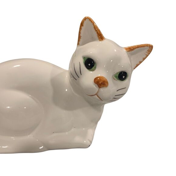 Vintage White Ceramic Porcelain Green Eyed Cat Lying Down Collectible Decor - Picture 2 of 8